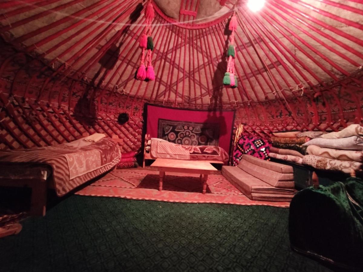 Karakol Yurt Lodge מראה חיצוני תמונה
