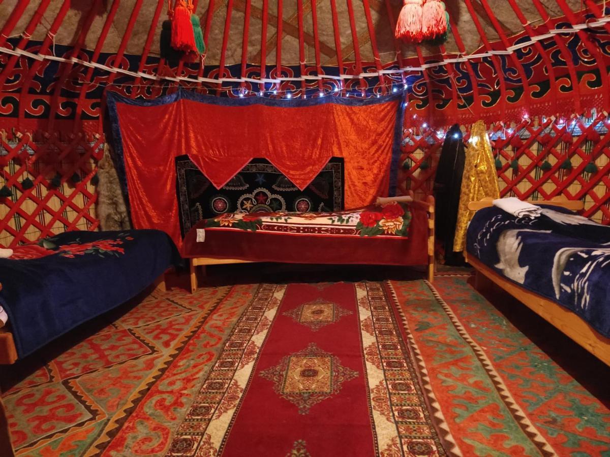 Karakol Yurt Lodge מראה חיצוני תמונה