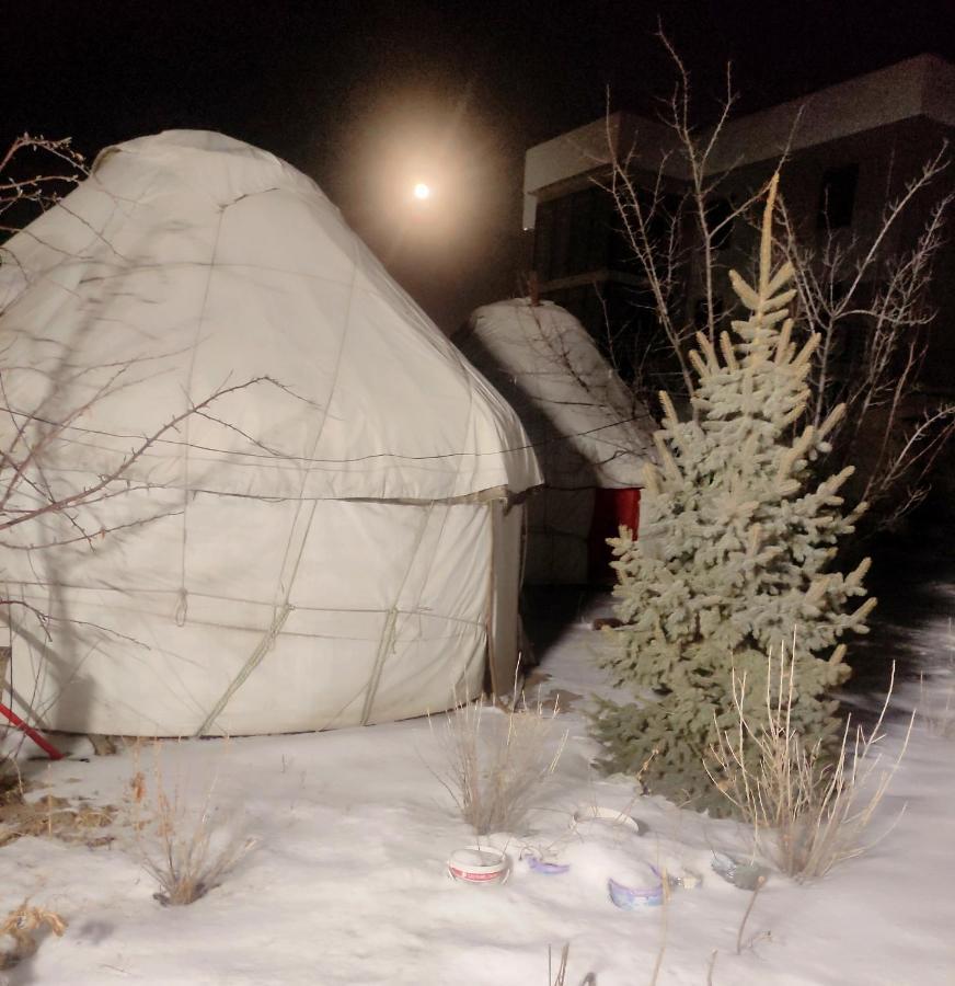 Karakol Yurt Lodge מראה חיצוני תמונה