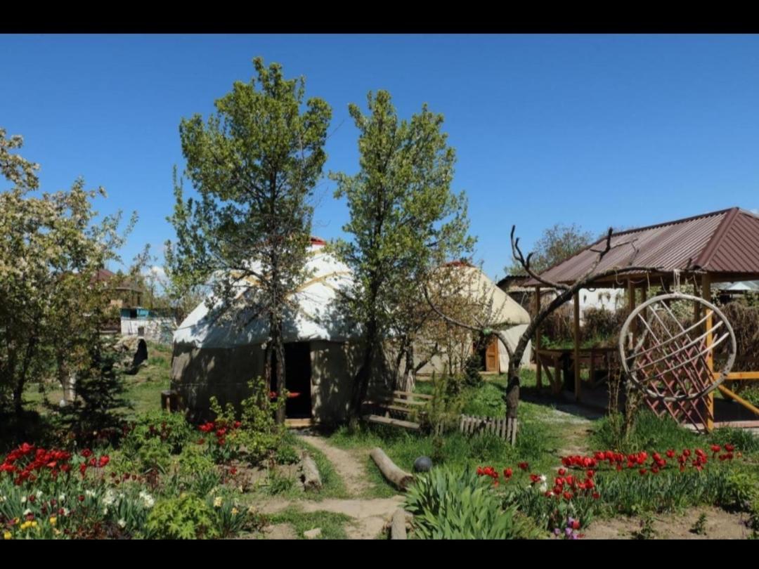 Karakol Yurt Lodge מראה חיצוני תמונה